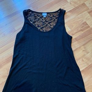 Women knit back tank